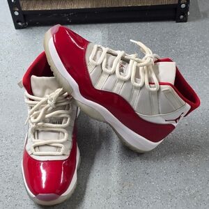 Nike Air Jordan 11 Retro Cherry 2022 White/Red Size 9 (CT8012-116)